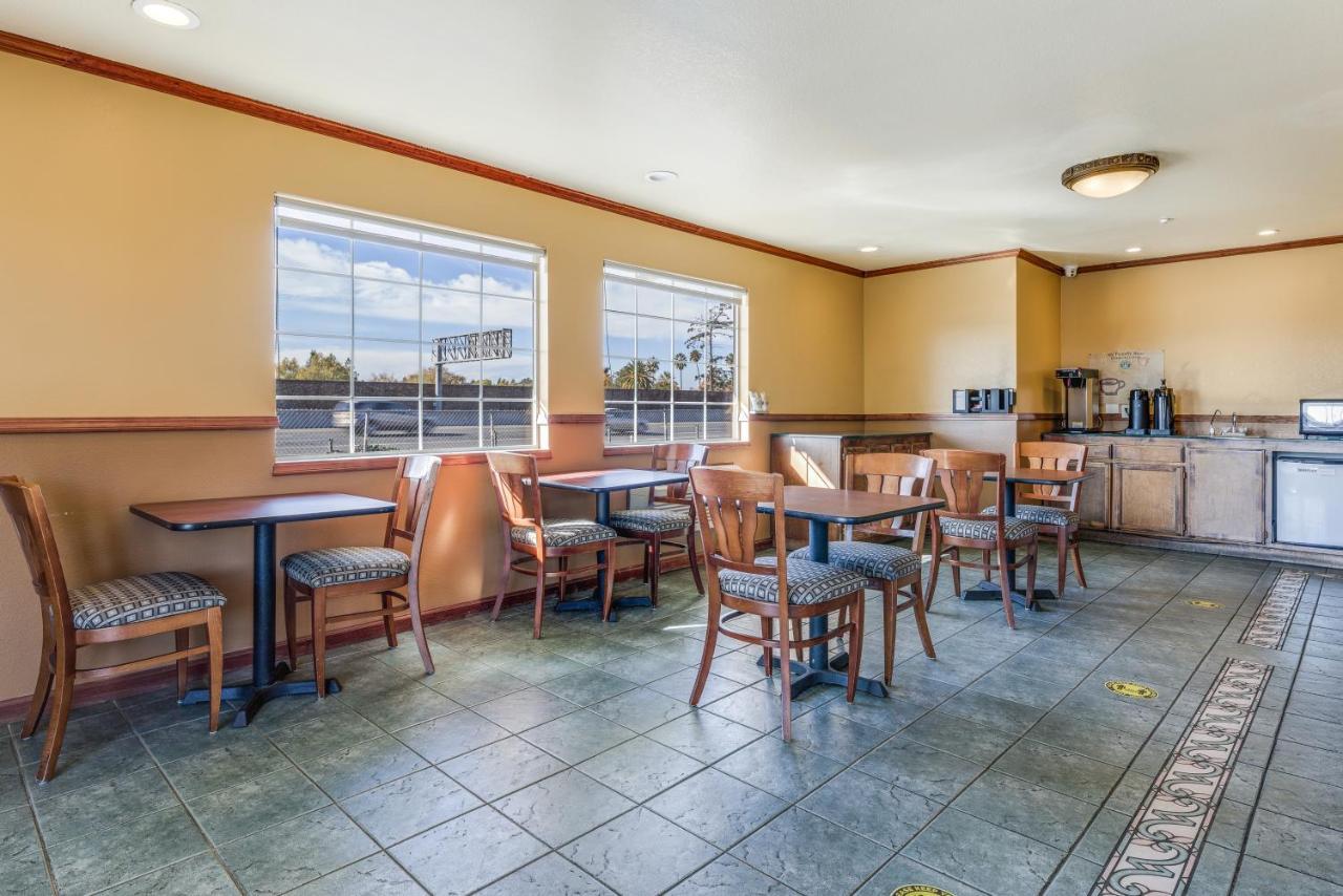 Americas Best Value Inn - ペタルーマ エクステリア 写真