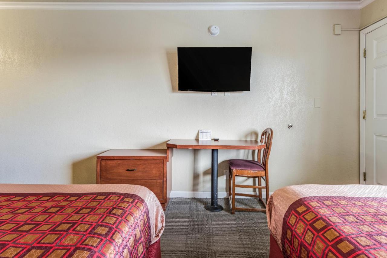 Americas Best Value Inn - ペタルーマ エクステリア 写真