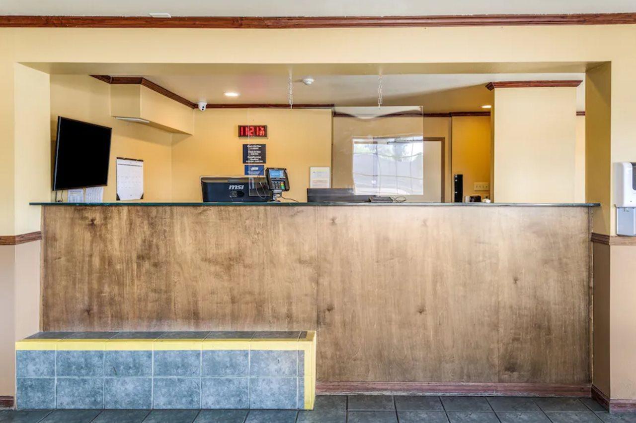 Americas Best Value Inn - ペタルーマ エクステリア 写真