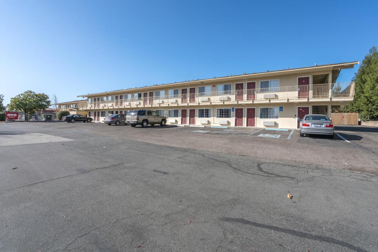 Americas Best Value Inn - ペタルーマ エクステリア 写真